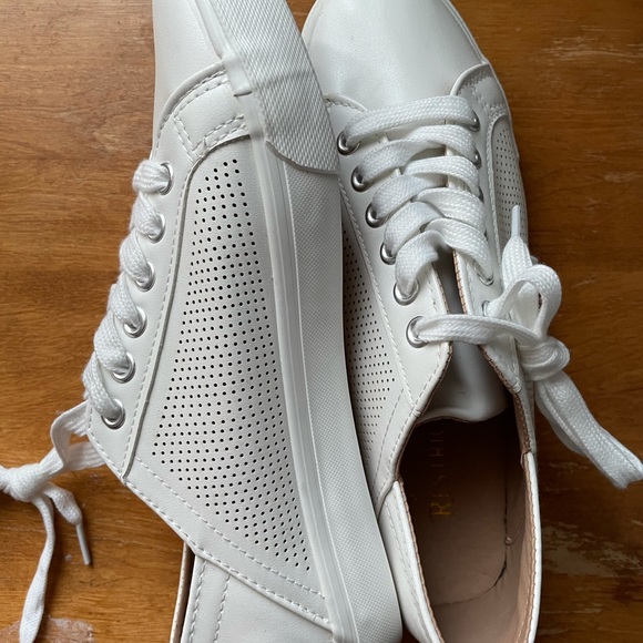 Brand new white sneakers - Picture 3 of 7